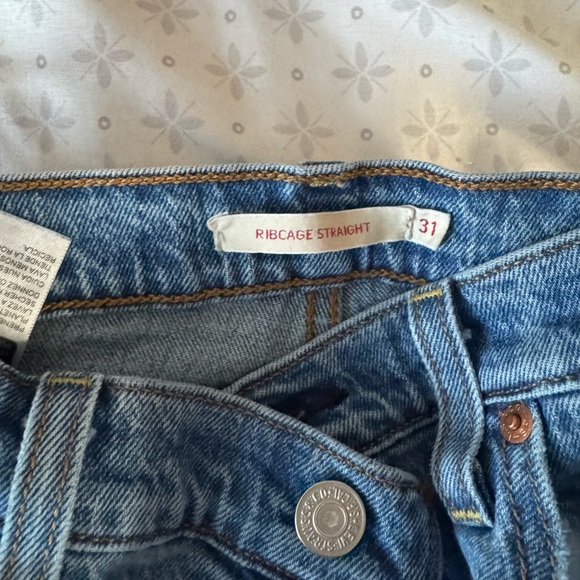 Levi’s Ribcage - Picture 2 of 2